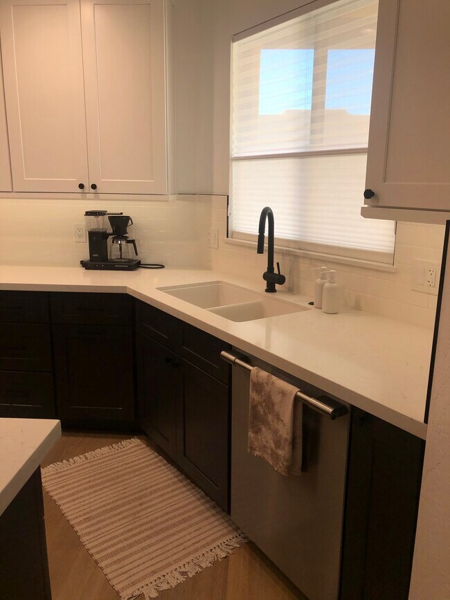 Kitchen - 16517 E Gunsight Dr