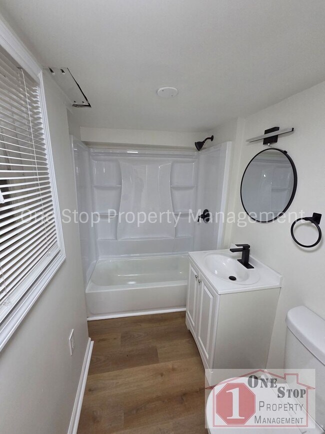 Building Photo - Beautiful 2 Bedroom 2 Bathroom in Independence!