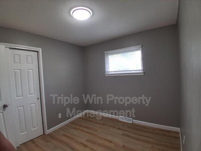 Building Photo - 524 Acorn Dr