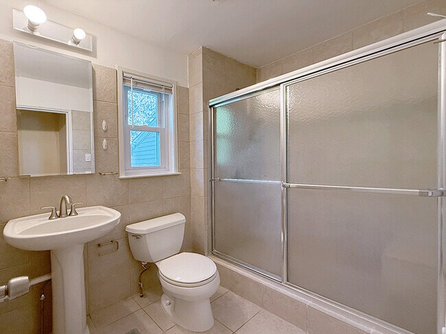 Building Photo - 24 Wedgewood Dr