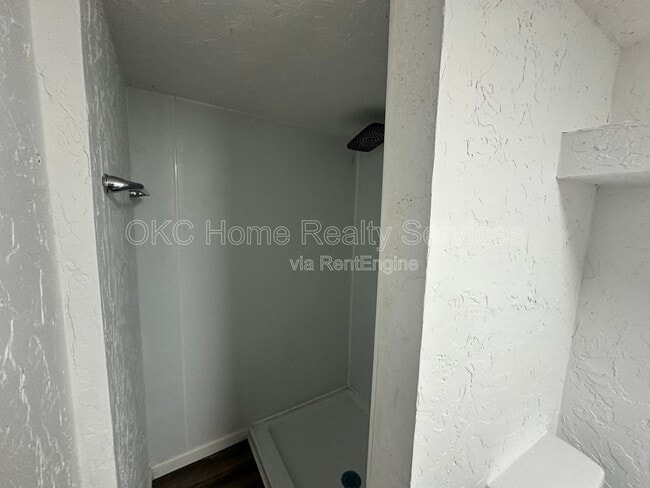 Building Photo - 1612 NE 24th St