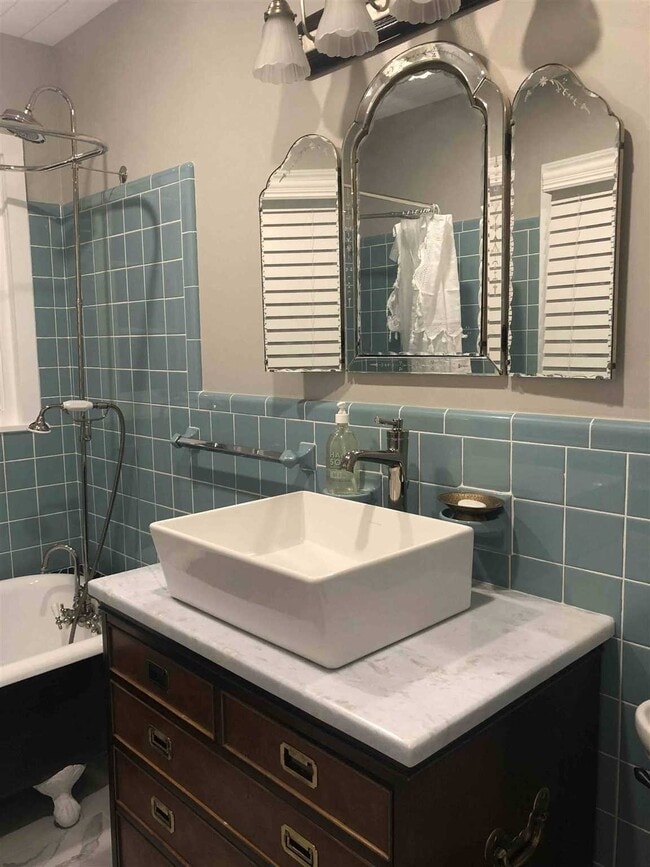 Building Photo - 1056 Beekman Rd