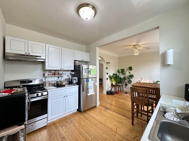 Building Photo - 918 Green Bay