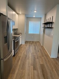 Building Photo - Modern 1-Bdrm/1-Bath Ground Level Corner U...