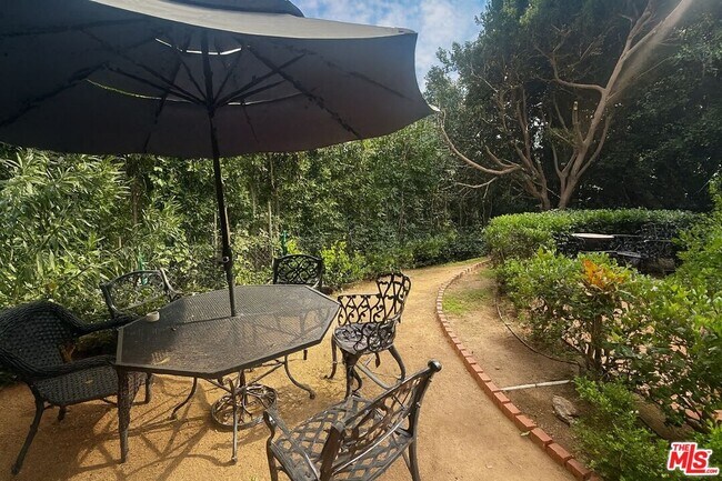 Building Photo - 8296 Presson Pl