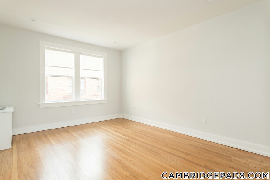 Building Photo - 17a Forest St