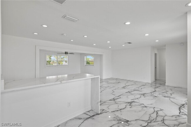 Building Photo - 619 Monterey Ave