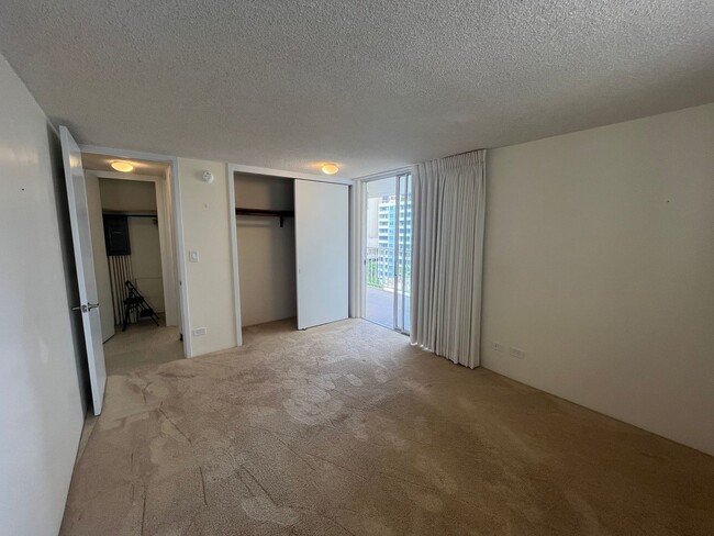 Building Photo - 1521-BK