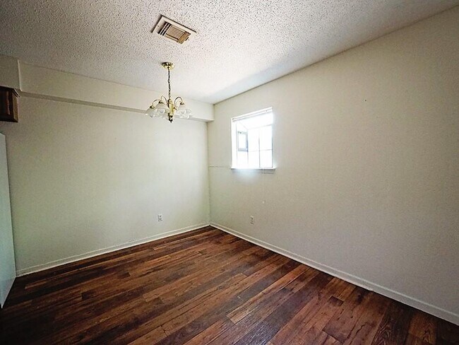 Building Photo - 115 S Frio St