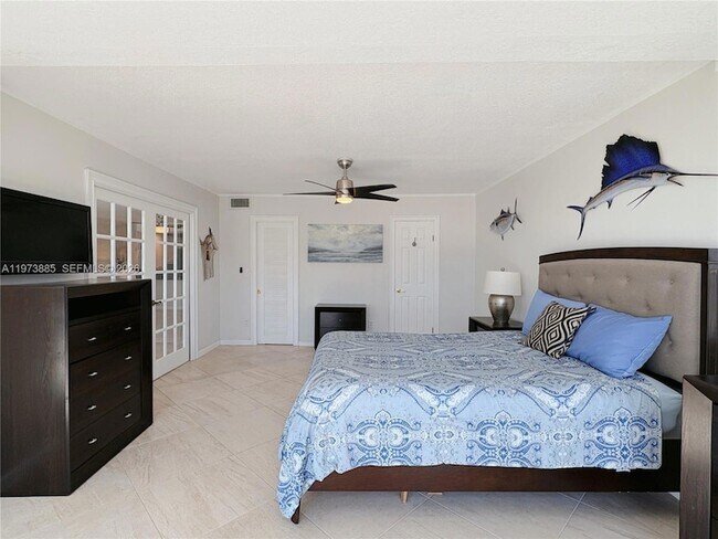 Building Photo - 3100 NE 49th St