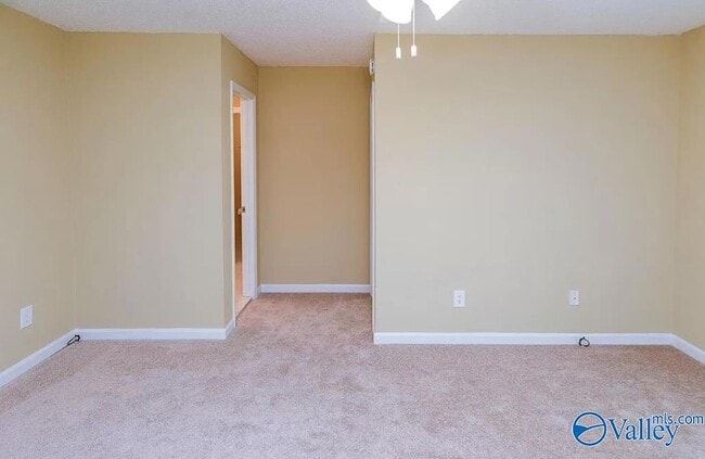 Building Photo - 207 Mountain Rdg Dr NE