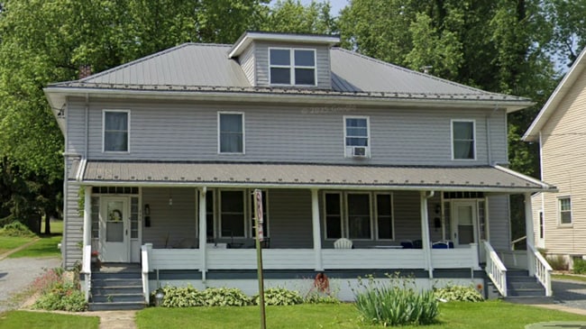 Primary Photo - 206 Roxbury Rd