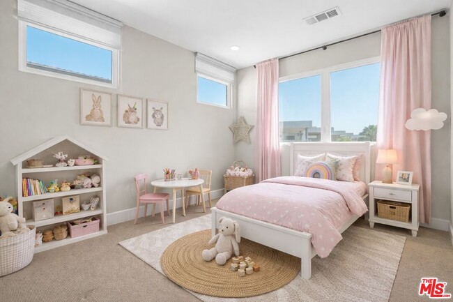 Building Photo - 5909 Coral Pl