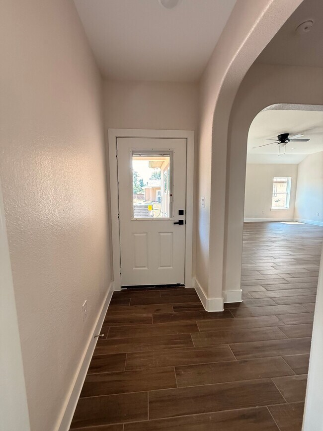 Building Photo - 14880 Coaltown Rd