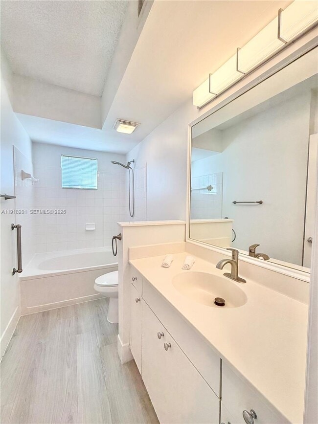 Building Photo - 17100 N Bay Rd