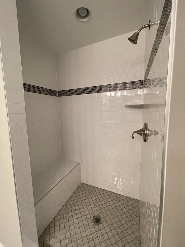 Building Photo - Townhouse for Rent in Preston Lake