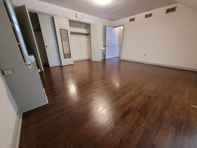 Building Photo - 131 Pinetown Rd