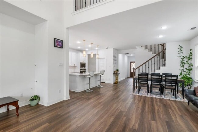 Building Photo - 240 Inlet Ln