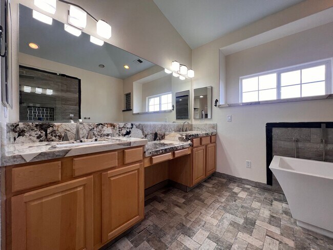 Building Photo - Large Beautiful Home off Toll Rd, South Reno