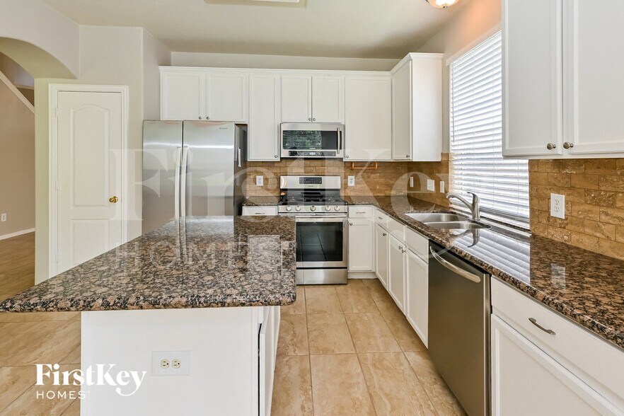 Building Photo - 14103 White Oak Gardens Dr