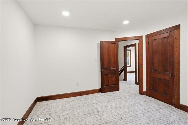 Building Photo - 413 Powell Ave