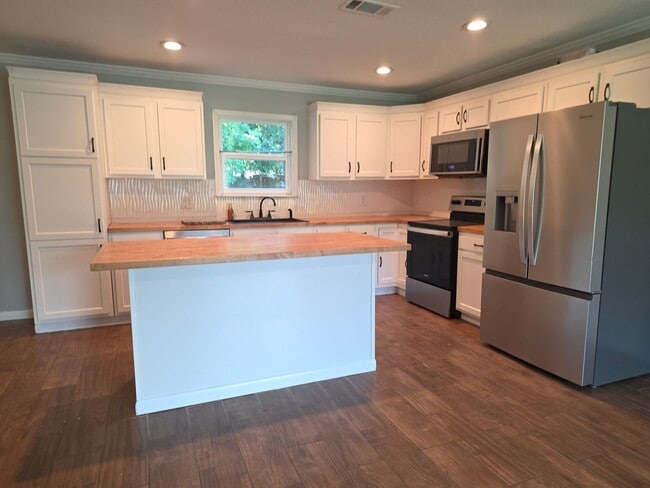 Building Photo - Gautier Property