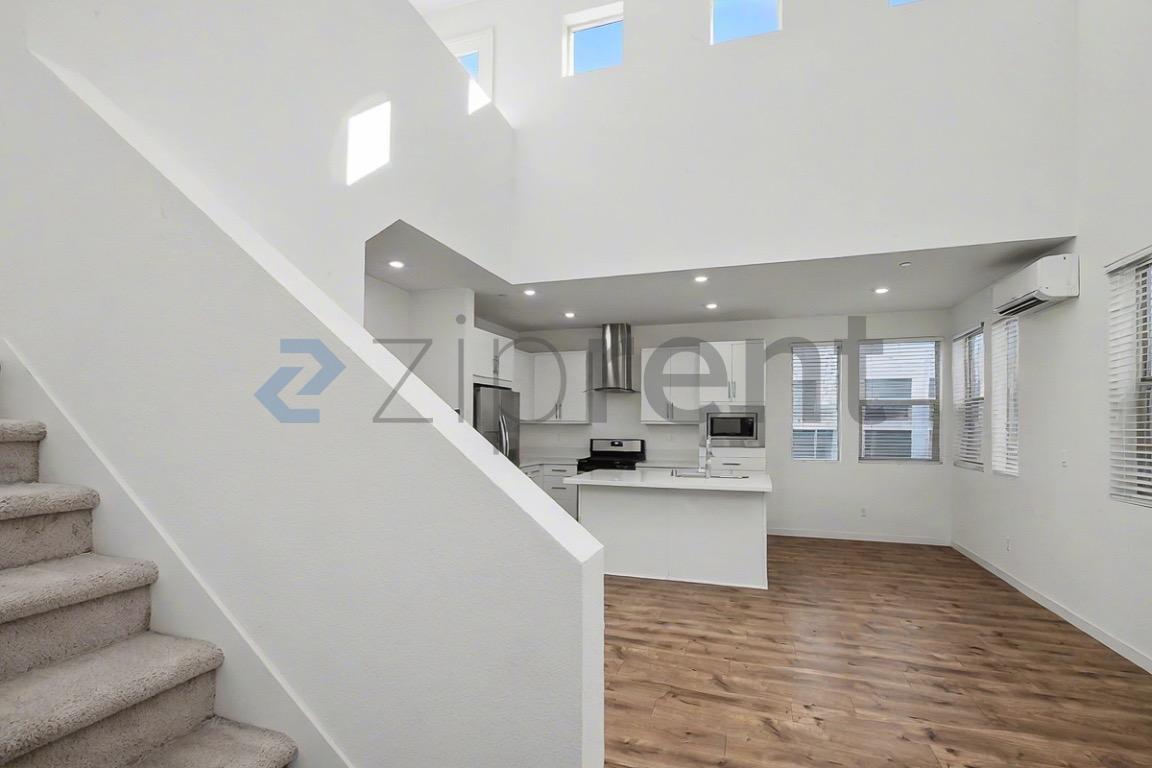 Building Photo - 450 Crate Ave