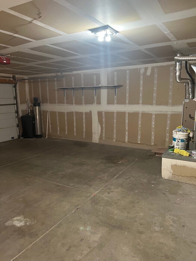 Building Photo - 2550 S Perillo Dr