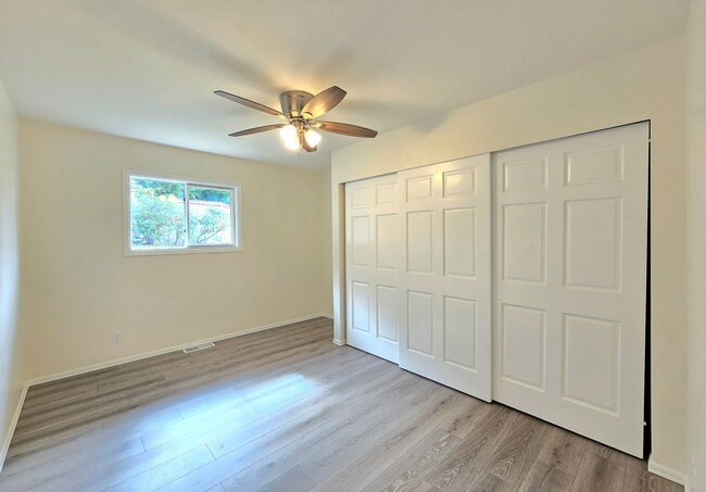 Building Photo - 2 Bedroom Home with Sound, Island and Ferr...