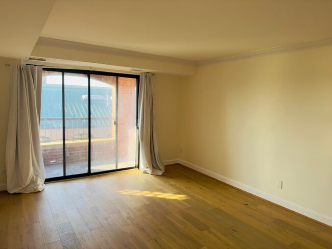 Building Photo - 1080 Wisconsin Ave NW