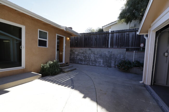 Building Photo - 4831 Canoga Ave