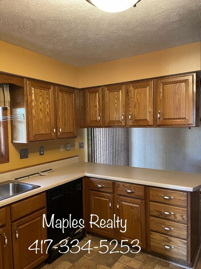 Building Photo - 3 bedroom, 2.5 bath in Ridgedale, MO near Big Cedar Lodge