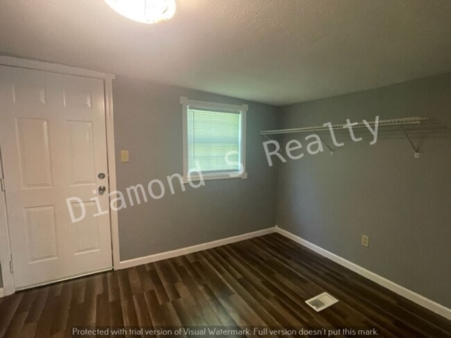 Building Photo - Charming 3 bedroom home available!