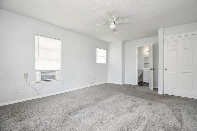 Building Photo - 941 Lucky St