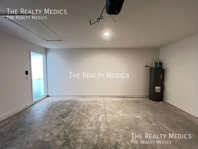 Building Photo - 3530 E Glenn St