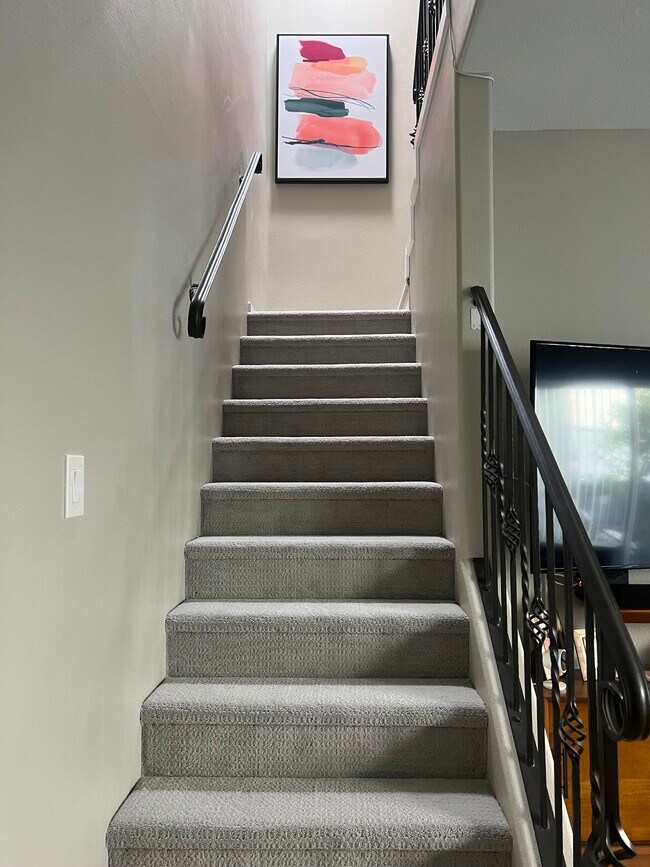 Building Photo - 15153 Burbank Blvd