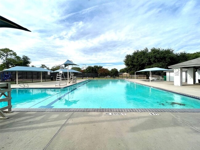 Building Photo - 3030 Sherborne St