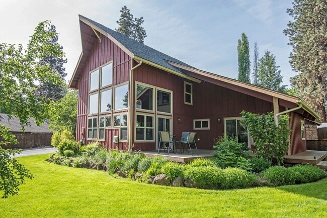 Building Photo - Furnished Contemporary Barn Style Home Ava...
