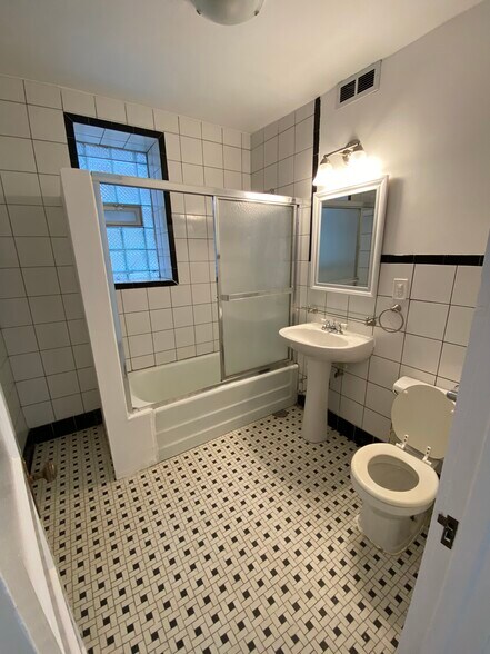 Building Photo - 2138 N Keeler Ave