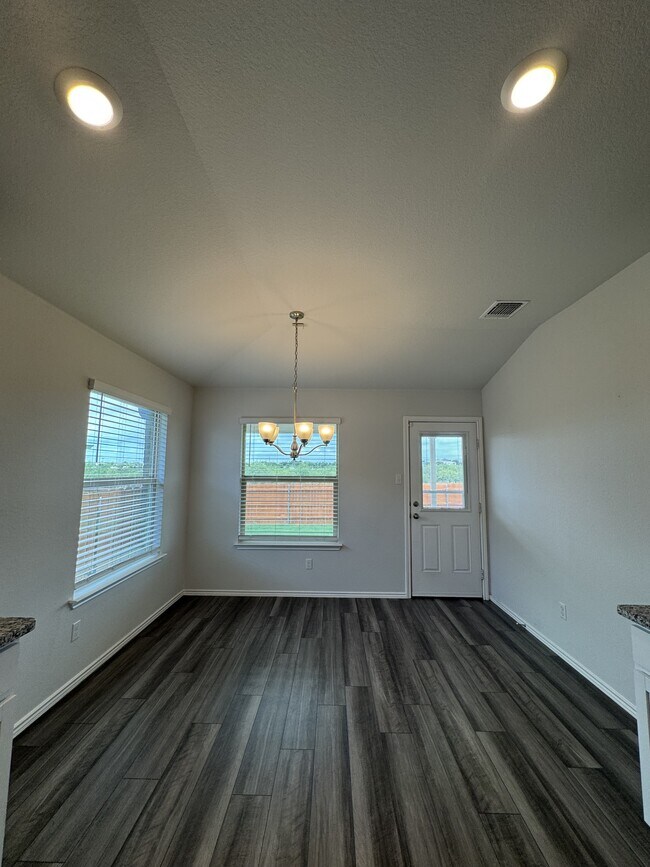 Building Photo - 806 Stone Vly Rd