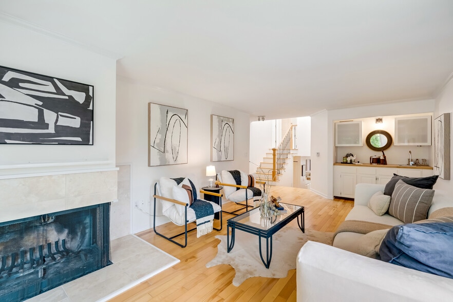 Living Room - 202 W Olympic Pl
