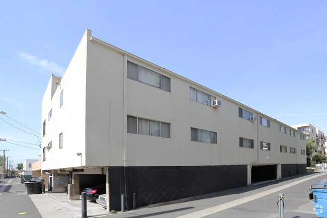 Building Photo - 120 S Canon Dr