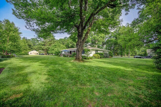 Building Photo - 117 Elm Ln