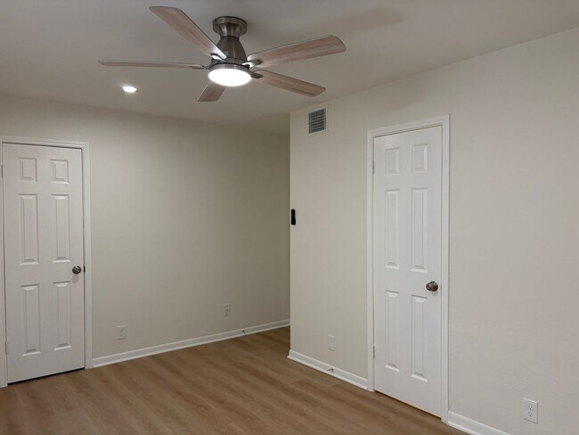 Building Photo - D.Schrager Properties5 (6009 Shadow Valley Cv)