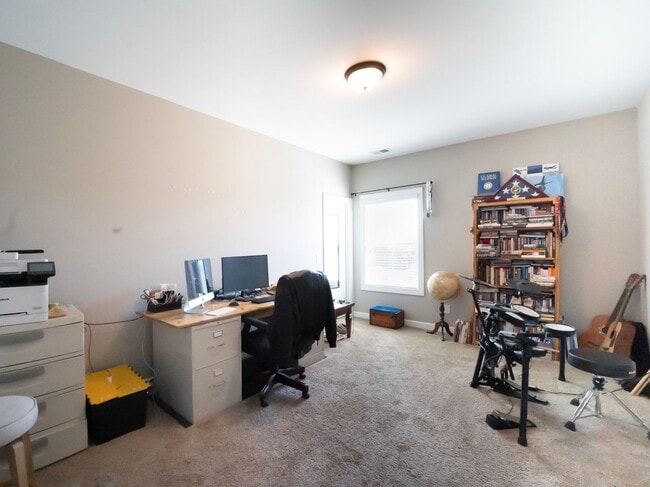 Building Photo - Elegant Richmond Hill Home with Screened Patio & Lagoon Views