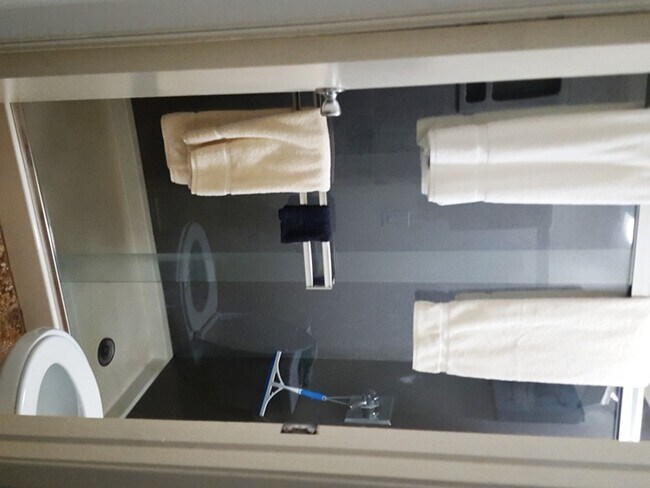 Shower area - 4600 University Center Dr