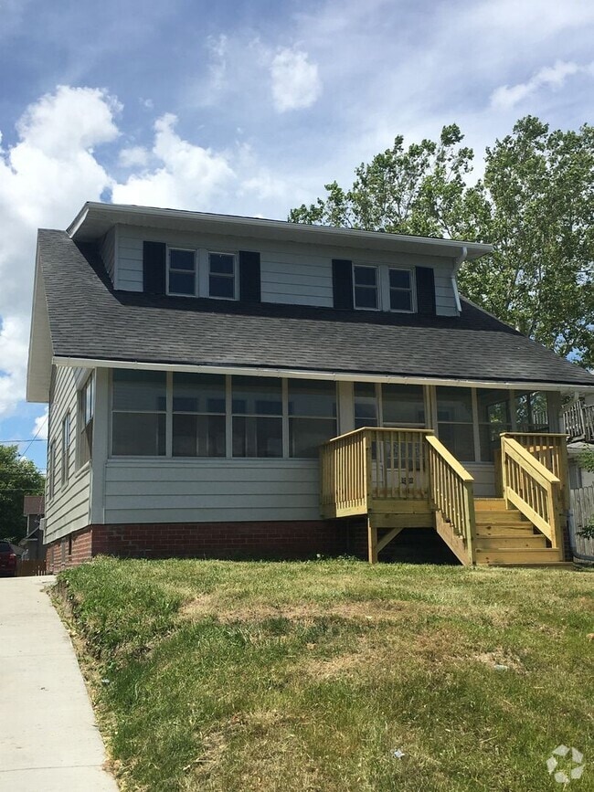 Building Photo - Charming 3 bedroom, 2 bathroom home in the...