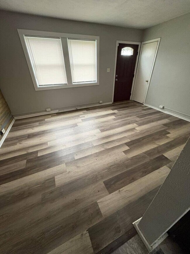 Building Photo - 2-Bedroom, 1-Bathroom Home – $1,055/Month | Accepting Section 8