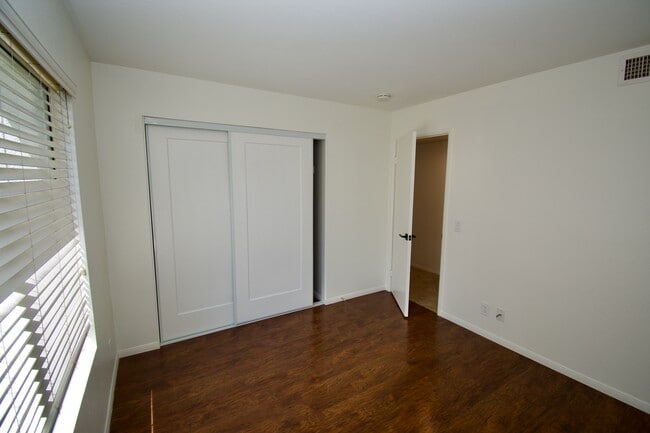 Building Photo - 57 Rabano