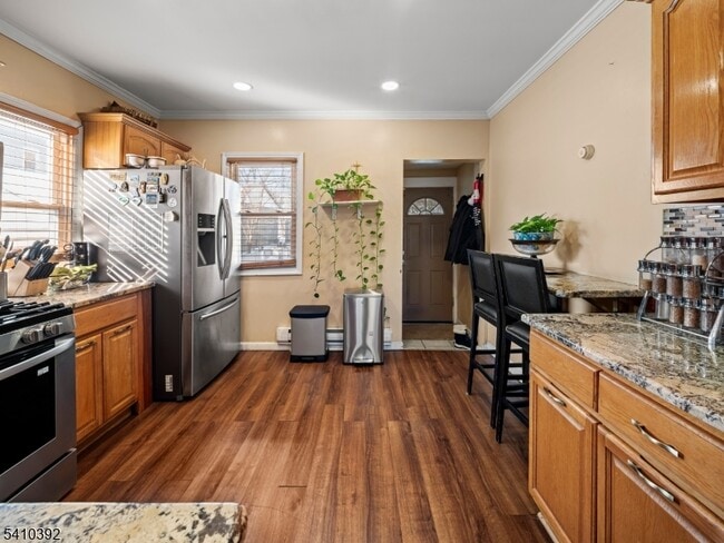 Building Photo - 714 Irvington Ave